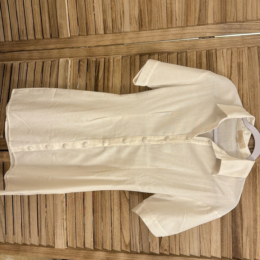 High quality dress. Rarely used worn only once :( outgrown it!